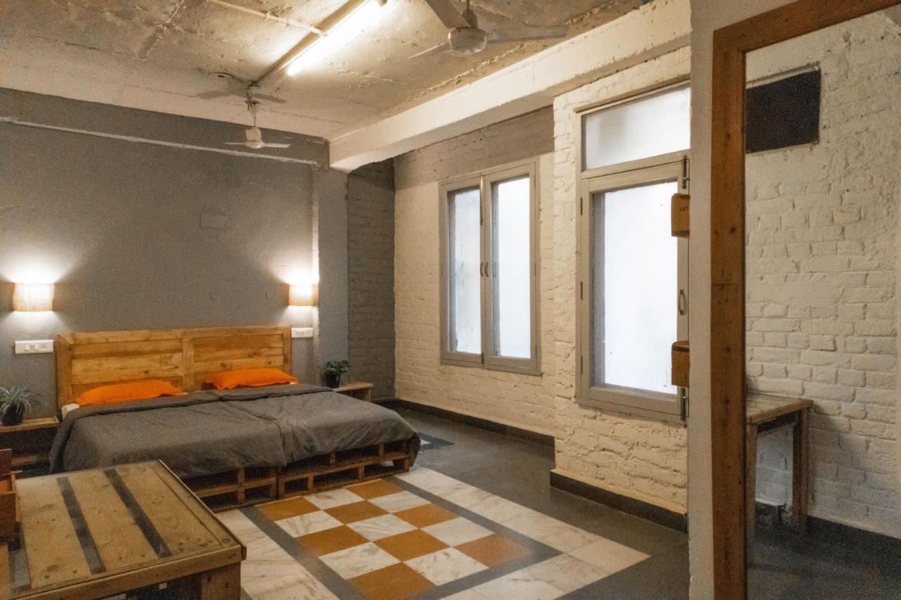 J House Near Bhikaji * New Delhi