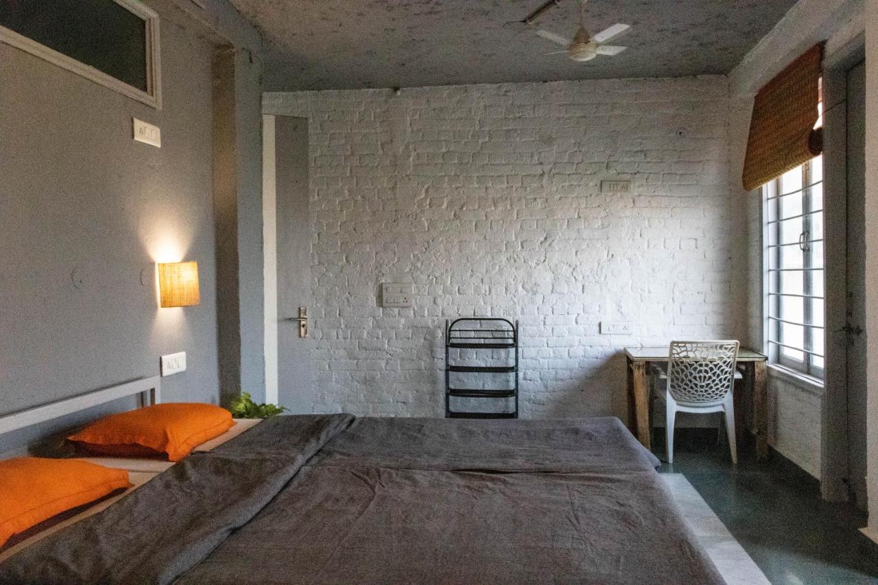 J House Near Bhikaji * New Delhi
