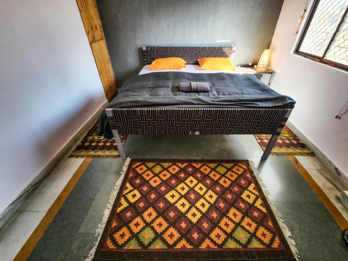 J House Near Bhikaji * New Delhi