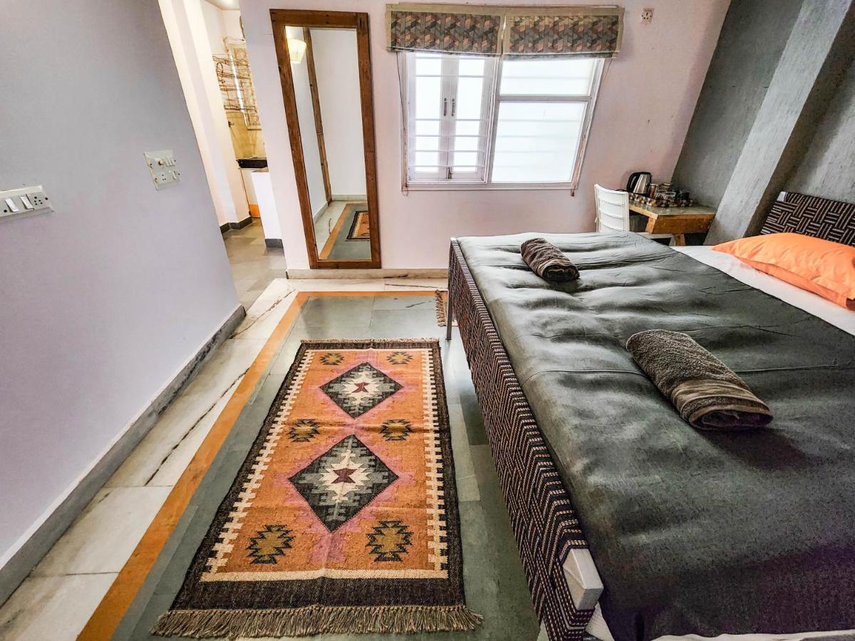 J House Near Bhikaji * New Delhi