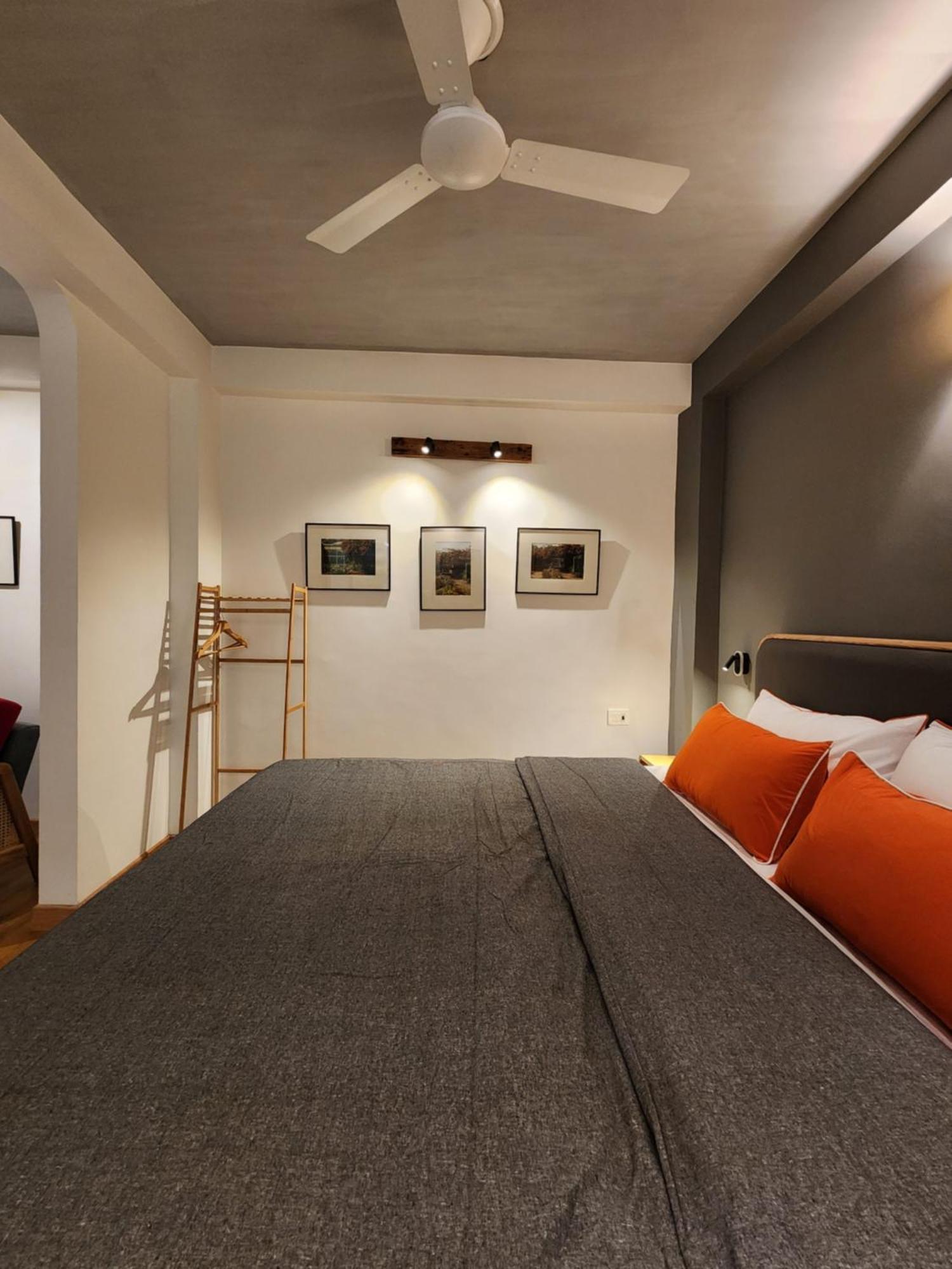 J House Near Bhikaji * New Delhi