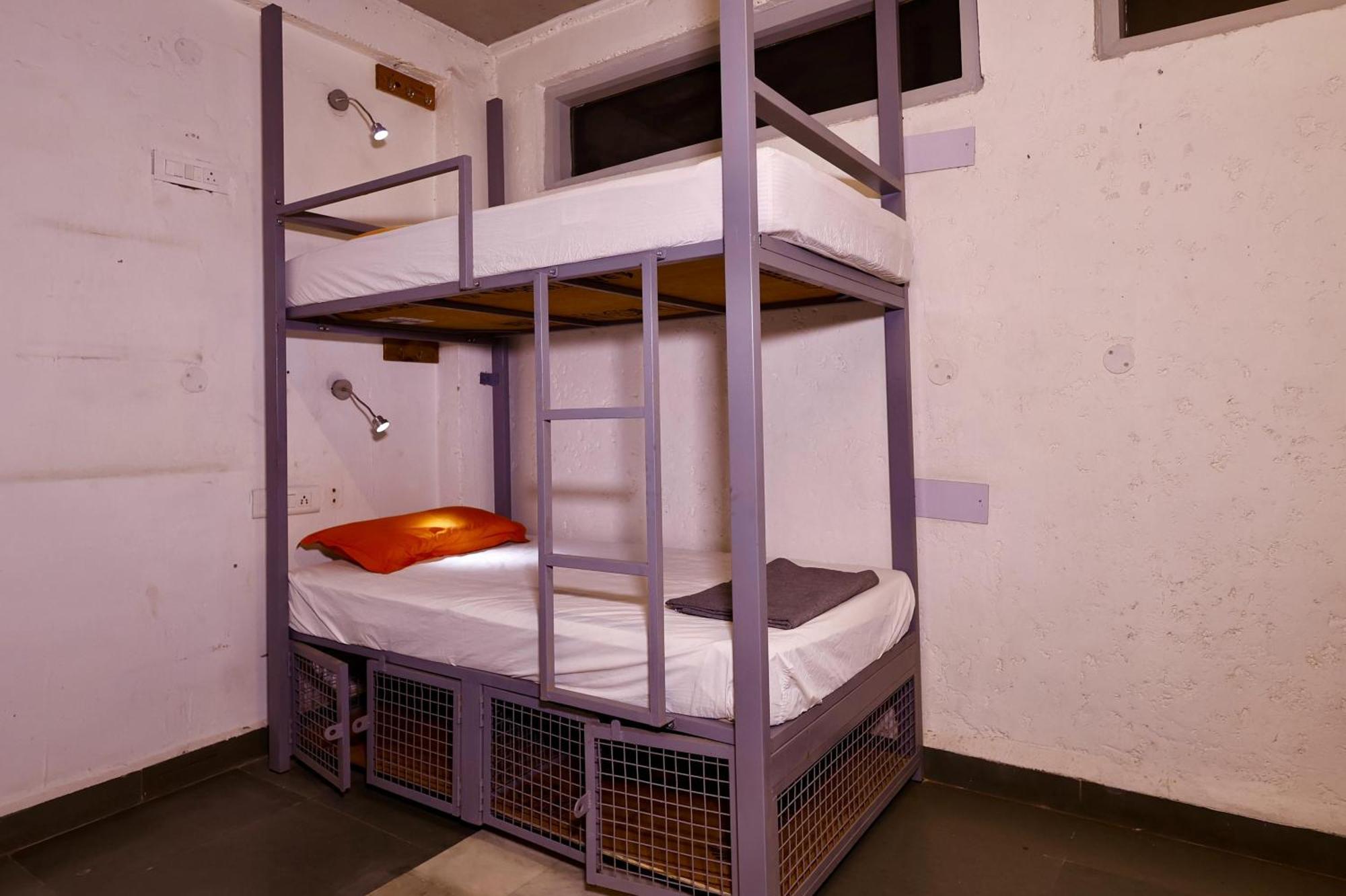Hostel J House Near Bhikaji