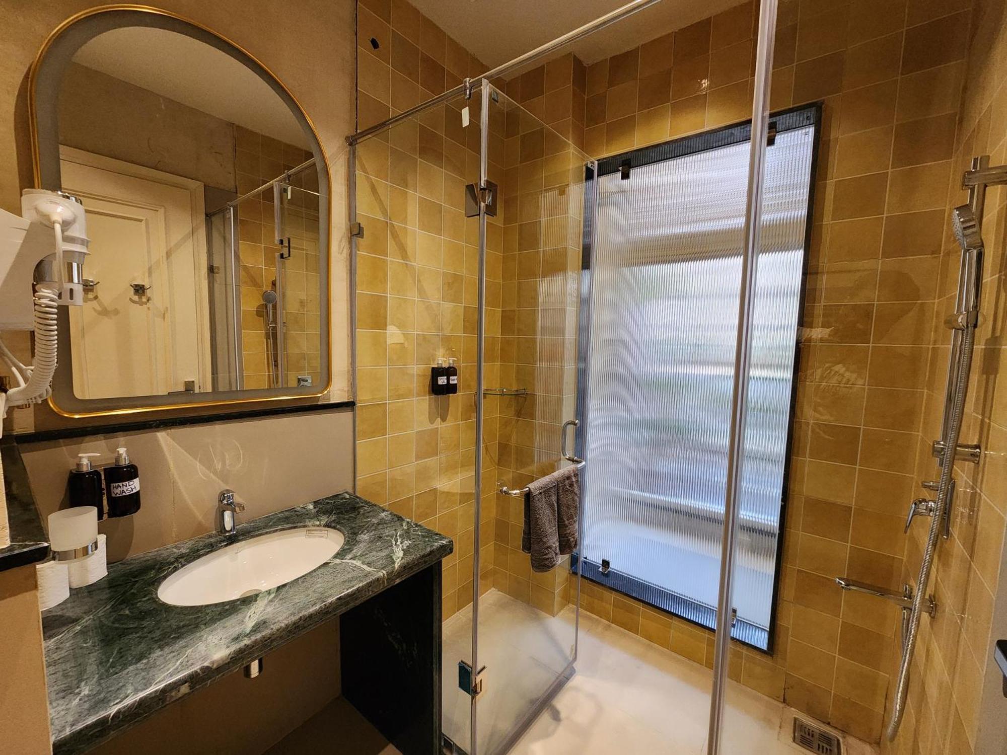 J House Near Bhikaji New Delhi